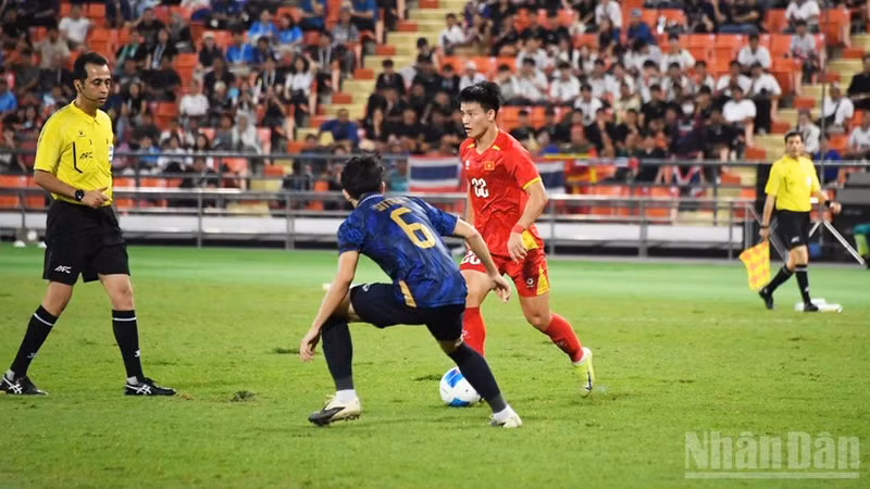 베트남이 제33회 동남아시안게임(SEA Games) 남자 축구 결승전에서 태국을 3-2로 꺾고 금메달을 차지했다. (사진: 쑤언선)