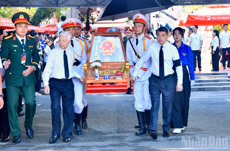 14일 호찌민시에서 열린 731구의 전사자 유해 추모 및 재안장식에 참석한 레 민 흥 총리. 이들 유해는 레티리엥 공원에서 수습됐다. (사진: THANH GIANG)