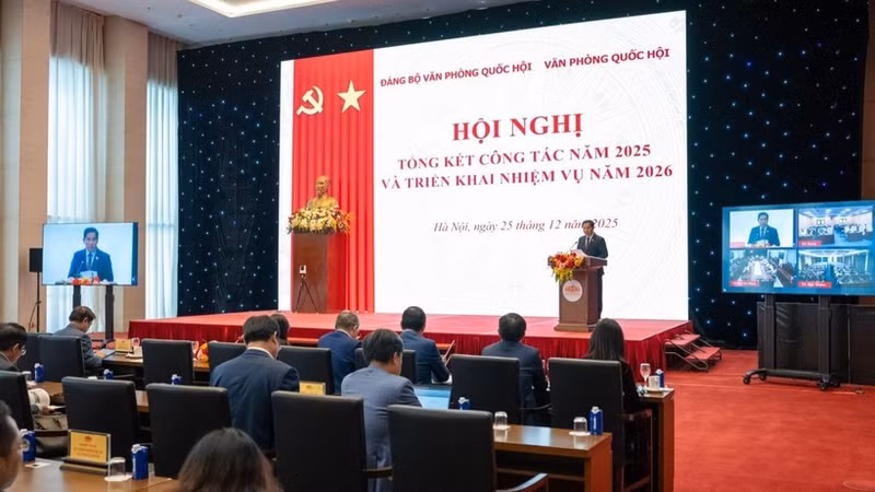 2025년 국회사무처 당위원회 업무·국회사무처 전문업무 총결산 및 2026년 중점 업무에 대한 회의.(2025.12.25. 사진: TTXVN)