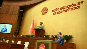 쩐탄먼 국회의장이 제15기 국회 제10차 회의 폐회사를 하고 있다. (사진: 두이 린(DUY LINH))