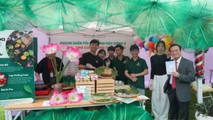 다낭 학생들이 19일 개최된 행사에서 한국 문화 공간을 체험하고 있다. (사진: ANH DAO)