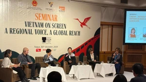 도쿄국제영화제에서 열린 워크숍 ‘스크린 위의 베트남: 지역의 목소리에서 세계적 위상으로’.