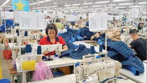 TNG 투자무역주식회사에서의 생산 현장.