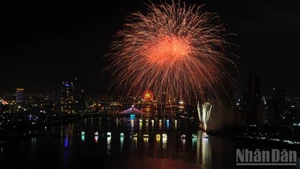 다낭시는 2026년 설날 전야에 6곳에서 불꽃놀이를 개최할 예정이다. (사진: ANH DAO)