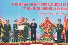 호찌민시에서 9일에 열린 제7군관구 부대 전통의 날 80주년 기념행사(12.10). (사진: VNA)