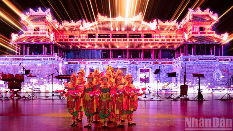 예술 프로그램 ‘문화의 색채’에서 펼쳐진 노래와 춤 공연.