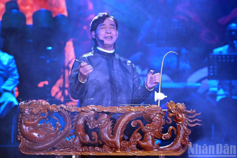 예술 프로그램의 시작을 알린 음악 작품 ‘쌈 하 타인(Xam Ha Thanh)’.