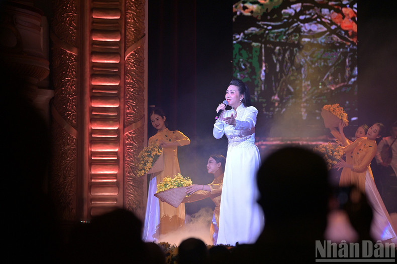 행사에서 선보인 하노이를 주제로 한 노래.