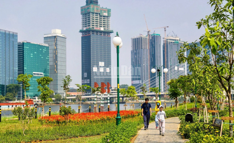 공원은 과거의 황무지, 갈대밭, 강변 쓰레기를 완전히 대체하며 현대적이고 문명화된 도시 공간을 조성했다.