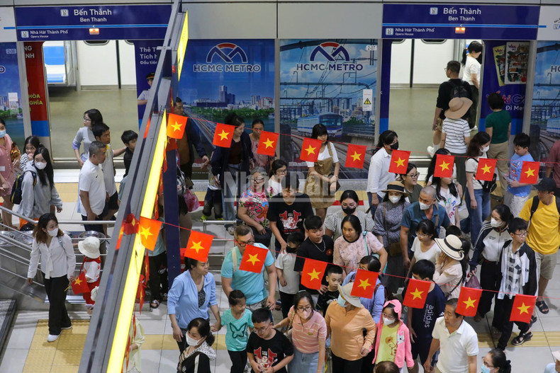 승객 수는 꾸준히 증가하고 있으며, 주말과 공휴일에는 일일 10만 명을 넘어서기도 한다. 이는 현대적 대중교통 시스템의 편리함을 입증한다.