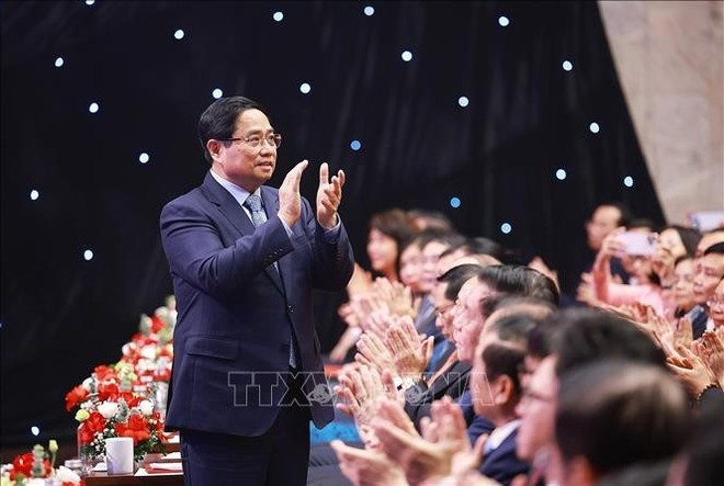 12일 하노이에서 열린 제11회 전국 대외정보상 시상식에 참석한 팜 민 찐 총리와 대표단. (사진: VNA)