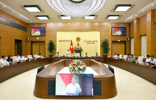 응우옌 둑 하이(NA Vice Chairman Nguyen Duc Hai) 국회 부의장이 회의에서 발언하고 있다. (사진: VNA)