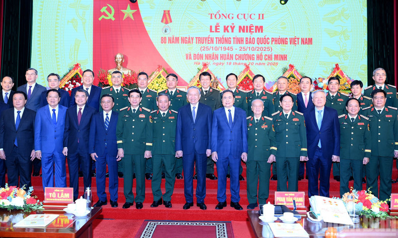 또 럼 당 서기장 겸 중앙군사위원회 서기와 당·국가 지도자, 주요 대표단이 행사에 참석해 축하했다.