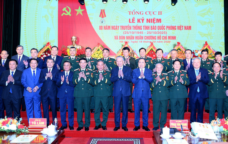 또 럼 당 서기장 겸 중앙군사위원회 서기와 당·국가 지도자, 주요 대표단이 행사에 참석해 축하했다.