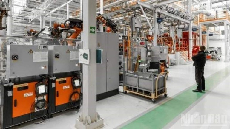 전자상거래의 견고한 성장은 산업용 부동산, 특히 물류 및 창고 부문에 대한 수요를 직접적으로 촉진하고 있다.