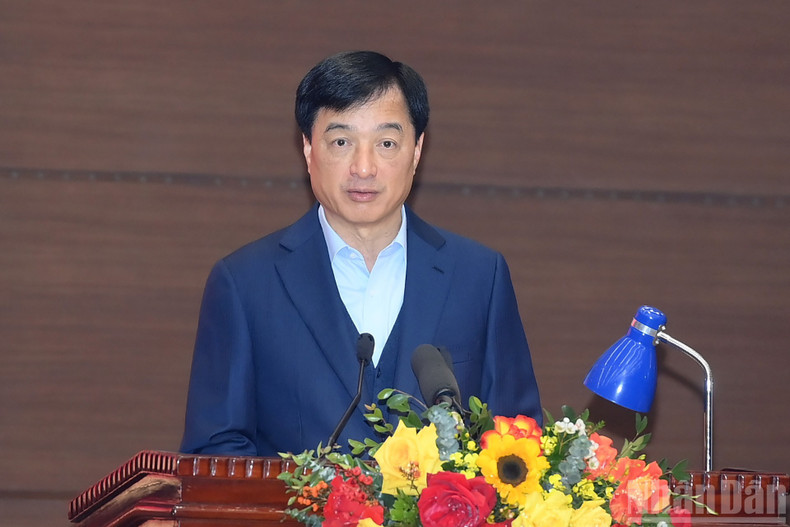 응우옌주이응옥 정치국 위원 겸 하노이시 당위원회 서기가 실무 회의에서 발언하고 있다.