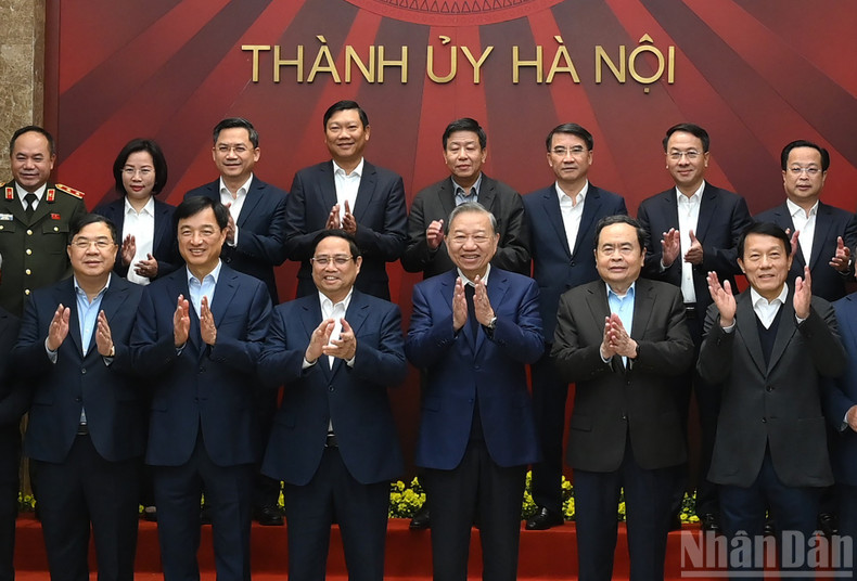 실무회의에 참석한 또럼 당 서기장 등 당과 국가 지도자 및 대표단.