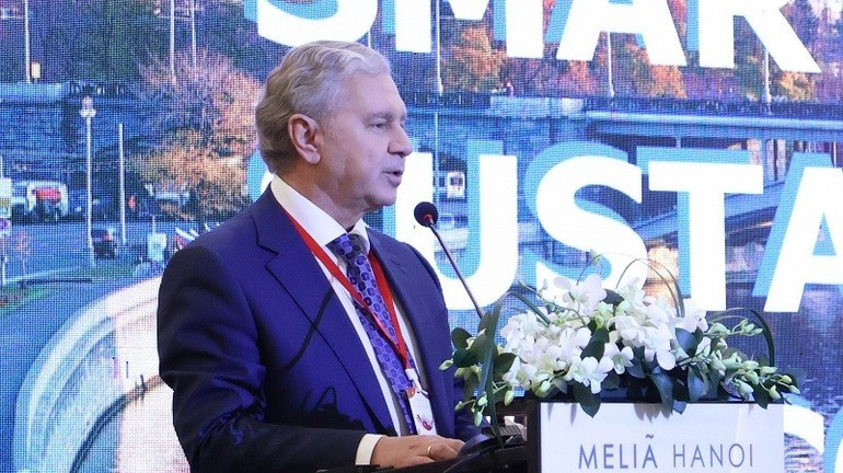 세르게이 체레민 모스크바시 정부 장관 겸 대외경제·국제관계국장이 포럼에서 발언하고 있다.