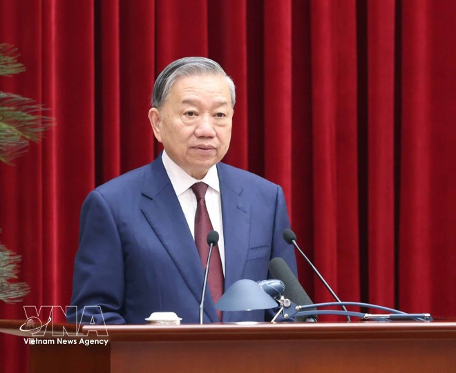 또 럼 당 서기장이 제14기 당 중앙위원회 2차 회의 폐막식에서 발언하고 있다. (사진: VNA)