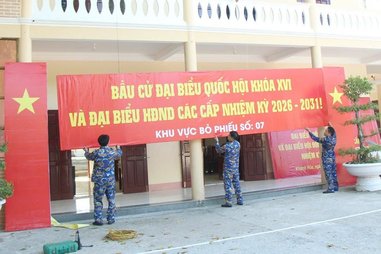 도서가 본토에서 멀리 떨어져 있음에도 불구하고, 선거를 위한 각종 장식과 홍보자료가 완벽하게 준비됐다.