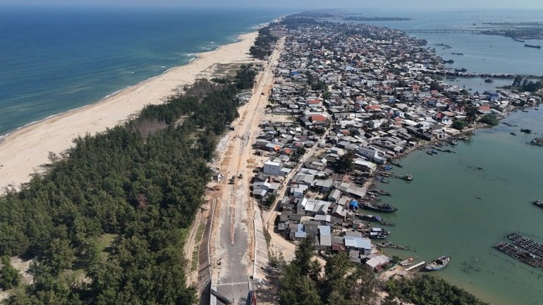 해안 교통축이 형성되며 미래 도시 발전의 길을 열고 있다.