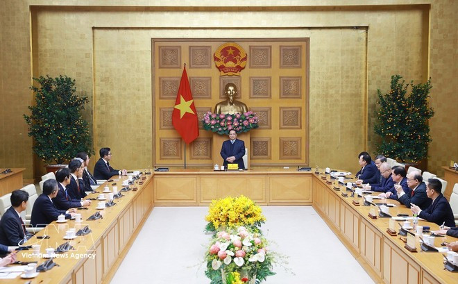 팜민찐 베트남 총리가 일본상공회의소(JCCI) 회원사 37개 기업 대표단과 회담을 갖고 있다. (사진: VNA)