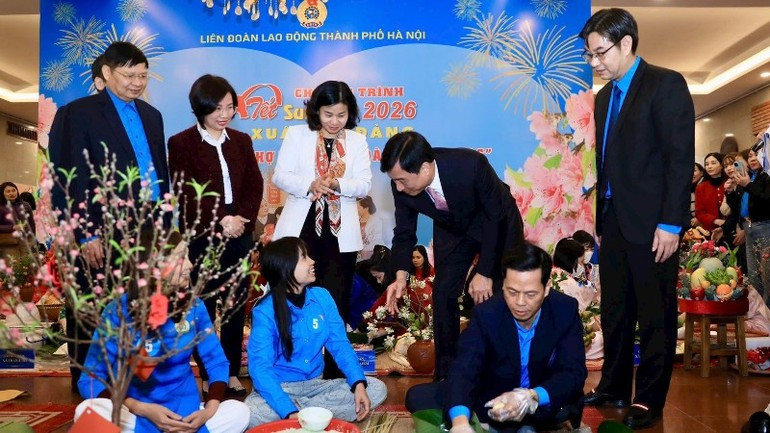 프로그램에서 열린 ‘반쯩(정사각형 찹쌀떡)’ 포장 대회.