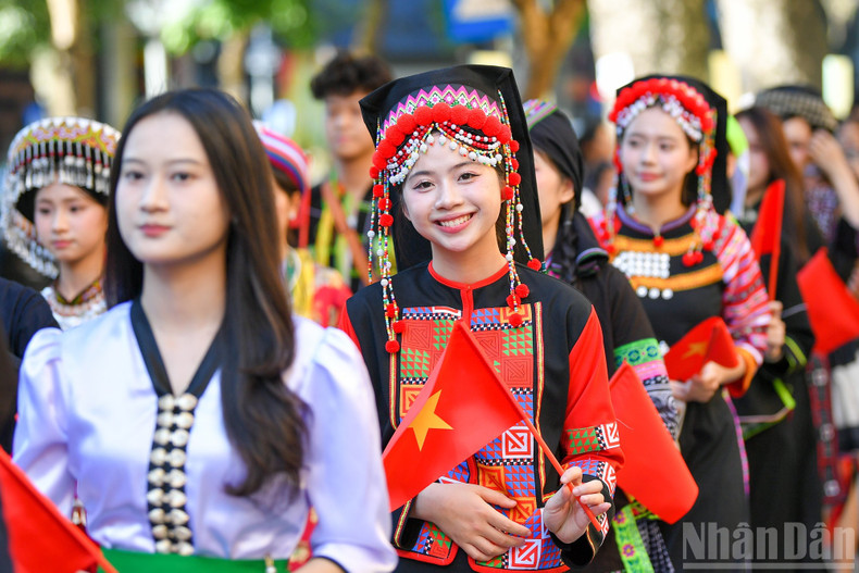 베트남 54개 민족의 의상은 ‘독립-자유-행복’ 80년의 정신을 보여준다.
