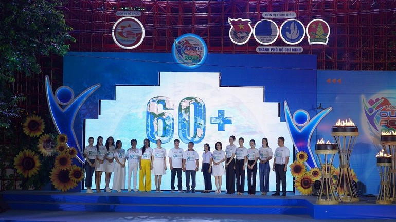 각 기관 및 기업 대표들이 2025년 지구의 날 ‘불 끄기’ 캠페인에 동참하고 있다.