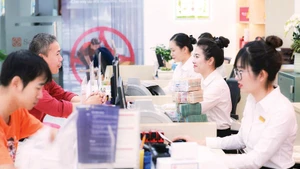 많은 은행들이 유휴 자금을 유치하기 위해 추가 금리를 적용하는 정책을 시행하고 있다.