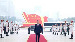 국가컨벤션센터에 도착하는 또럼 당 서기장. (사진: VNA)