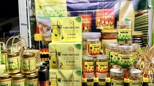 박람회에 마련된 안장 지역특산물(OCOP) 전시 부스 (사진: VNA)