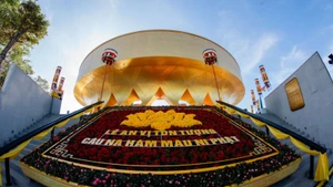 바덴산에서 거행된 코나가마나 부처상 봉안식 (사진: Sun Group)