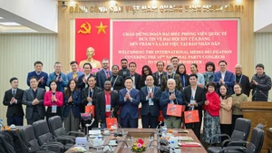 회의에 참석한 대표들 (사진: 바오 롱)