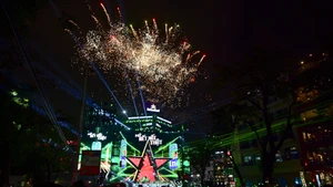 하노이 호안끼엠 호수 주변 보행자 전용 구역에서는 매년 새해맞이 카운트다운 축제가 개최된다.