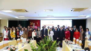 행사에 참석한 대표자들 (사진: 베트남여성아카데미)