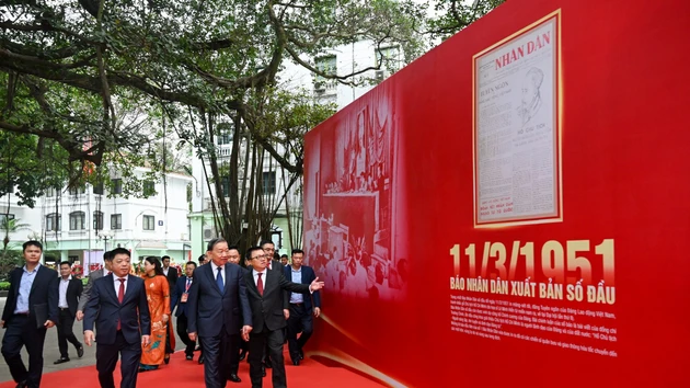 사진으로 보는 또 럼 베트남 공산당 서기장의 인민일보 방문