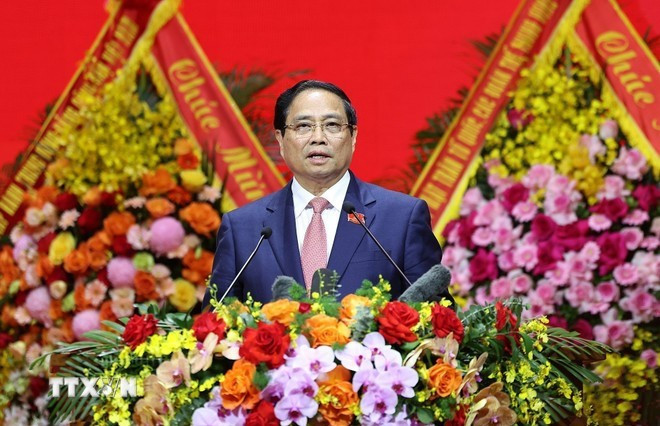 정치국 위원, 정부 당 위원회 서기, 팜민찐 총리가 대회 개회사를 하고 있다. (사진: VNA)