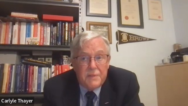 베트남통신(VNA)과 인터뷰하는 칼 테이어 교수.(사진: VNA)