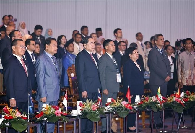 쩐 탄 만(Tran Thanh Man) 베트남 국회의장과 각국 대표단이 제46차 아세안 의회연맹(AIPA) 총회 개막식에 참석하고 있다. (사진: VNA)