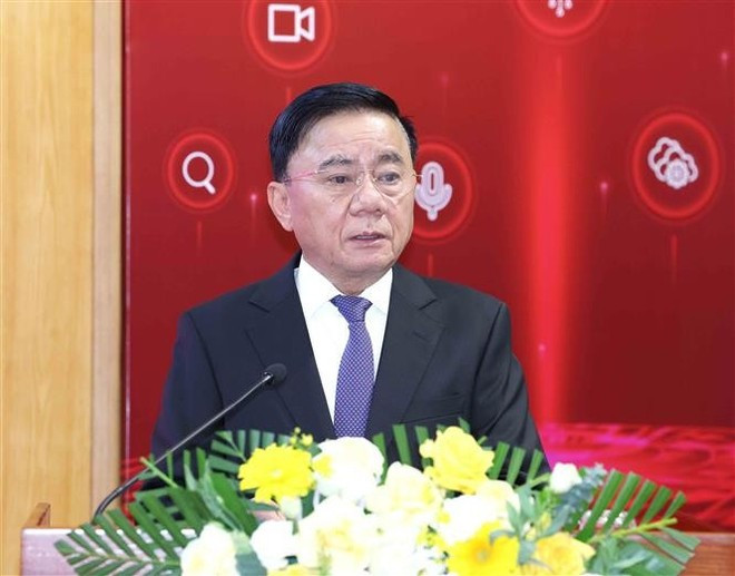 쩐 깜 뚜 정치국 위원 겸 베트남 공산당 중앙위원회 서기국 상임위원이 출범식에서 발언하고 있다. (사진: VNA)