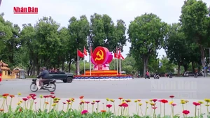 제14차 전국딩대회 맞은 하노이 곳곳 깃발-꽃 단장