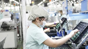 연초부터 인력 확보 총력전...임금 인상-복지 혜택 확대