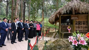 인민일보 대표단, 떤쩌우면 방문 (사진: 탄닷)