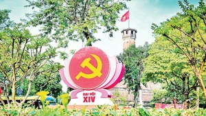 <p>요즘 하노이 수도를 비롯해 전국 각지에서는 제14차 베트남 공산당 전국대회를 맞이하는 활기차고 축제 분위기가 널리 퍼지고 있다. 국민들은 진심 어린 마음으로 대회에 대한 굳건한 신뢰와 높은 기대를 표하며, 이번 대회가 국가를 새로운 발전 시대로 힘차게 이끌어갈 전략적 결정을 내릴 것이라고 믿고 있다.</p>