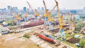 도시화로 인해 박당조선소의 생산 부지가 점차 축소되고 있다.