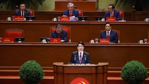 정치국 위원인 르엉 끄엉 국가주석이 20일 제14차 전국당대회 개회사를 하고 있다. (사진: VNA)