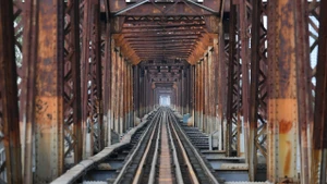 미래 향해 달리는 베트남 철도