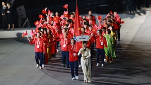 SEA 게임 33회 개막식에 참석한 베트남 스포츠 대표단. (사진: NDO)