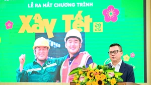 [동영상] 인민일보, 설 앞두고 노동자들에 선물 3만개 증정